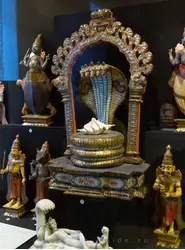 Кунсткамера, трон бога Вишну в виде змеи Шеша