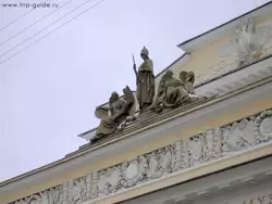 Российский Этнографический музей. Скульптурная группа на фасаде