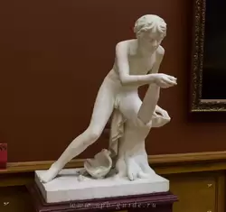 Скульптура «Мальчик, играющий в бабки» в Русском музее