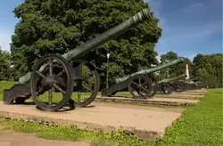 Выставка орудий во дворе Музея артиллерии, вход свободный (бесплатный)
