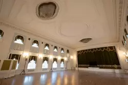 Белый зал, Большой дворец в Петергофе