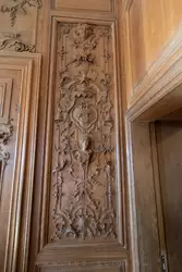 Дубовая панель в Большом дворце Петергофа