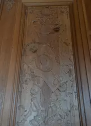 Дубовое панно в Большом дворце в Петергофе