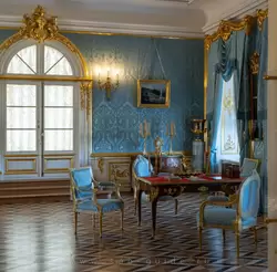 Голубая приёмная Большого дворца в Петергофе