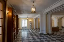 Интерьер первого этажа, Большой дворец в Петергофе