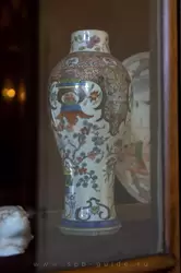 Китайская ваза 17 века, Передний зал