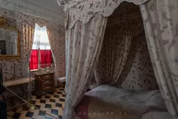 Кровать на французский манер в Спальне