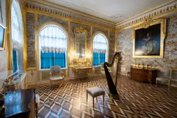 Куропаточная гостиная в Большом дворце Петергофа