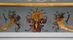 Роспись потолка галереи дворца Монплезир