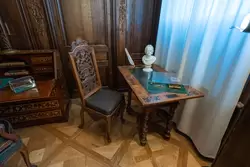 Стол с шиферной доской, произведен в Германии в начале 18 века, Дубовый кабинет Петра Первого в дворце Марли