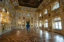 Танцевальный зал Большого дворца в Петергофе