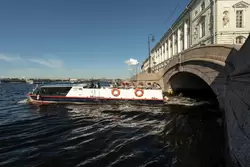 Прогулочный теплоход «Ковчег» в Санкт-Петербурге