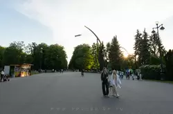 Прокат самокатов у входа в Приморский парк Победы