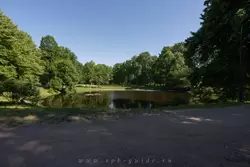 Круглый пруд в парке Екатерингоф