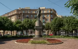 Памятник маршалу Л. А. Говорову