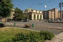 Площадь стачек, вид на станцию метро «Нарвская»