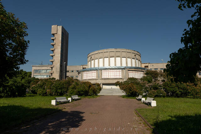 Зал заседаний, бывший кинотеатр «Прогресс», здание администрации Кировского района в Санкт-Петербурге