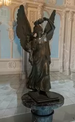 Скульптура «Слава», прославляющая воинские победы