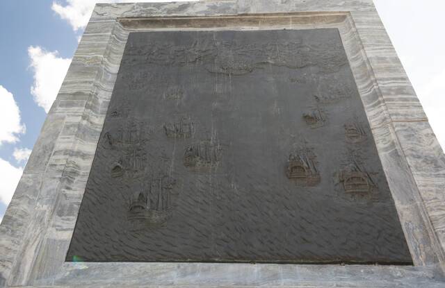 Барельеф Чесменской колонны: взятие острова Митилена 2–4 ноября 1771 года