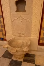 Мраморная чаша из дворца Эски-Серай в Адрианополе