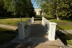 Мост в усадебном саду Державина