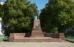 Памятник М. И. Глинке в Санкт-Петербурге