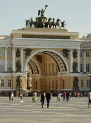 Дворцовая площадь, Триумфальная арка на Дворцовой площади