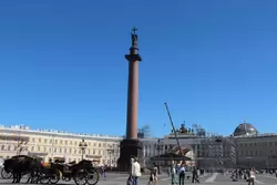 Дворцовая площадь в дни подготовки к празднику Алые Паруса