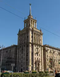 Дом со шпилем на Московском проспекте в Санкт-Петербурге