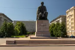 Московский район в Санкт-Петербурге, памятник Чернышевскому