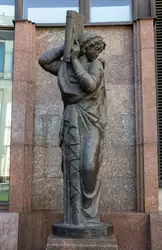 Скульптура «Религия» во внутреннем дворике здания Российской национальной библиотеки