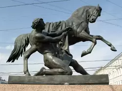 Невский проспект, скульптура укротителя коня на Аничковом мосту