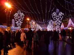 Новогодняя ярмарка на площади Островского в Санкт-Петербурге