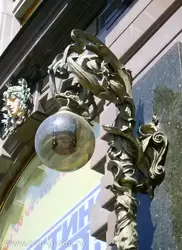 Светильники на «Доме книги» на Невском