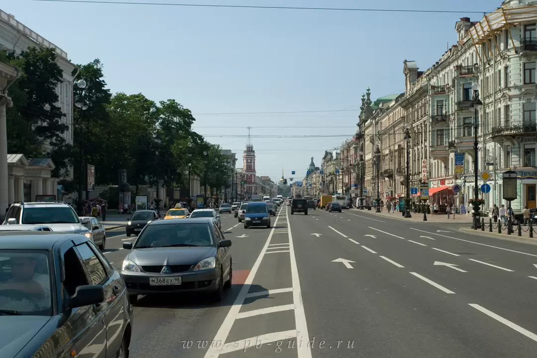 Вид на шпиль Адмиралтейства Вид на шпиль Адмиралтейства