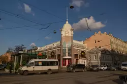 Макдональдс у метро «Василеостровская» в Санкт-Петербурге