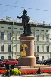 Памятник Суворову в Санкт-Петербурге у Троицкого моста