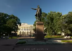 Площадь Искусств в Санкт-Петербурге, памятник Пушкину