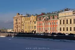 Дома Олсуфьевых (с красным и желтым фасадами)