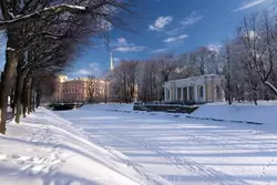 Павильон Росси и набережная Мойки у Михайловского сада зимой