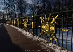 Позолоченная ограда Пантелеймоновского моста