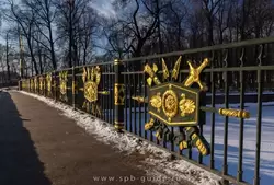 Позолоченная ограда Пантелеймоновского моста