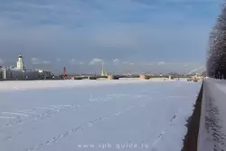 Река Нева и Дворцовый мост зимой