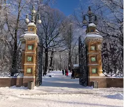 Ворота Михайловского сада со стороны Спаса-на-Крови
