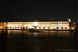 Зимний дворец ночью