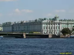 Дворцовый мост и Зимний дворец