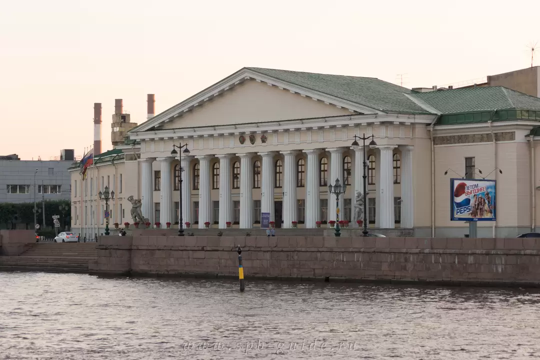 Горный институт в Санкт-Петербурге — главное здание Горный институт в Санкт-Петербурге — главное здание