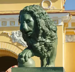 Львы на Дворцовой пристани