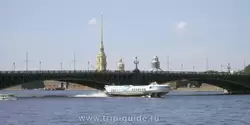 Троицкий мост, метеор и Петропавловская крепость