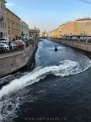 Водные мотоциклы на канале Грибоедова